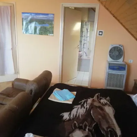 Petra Apartman Alsópáhok
